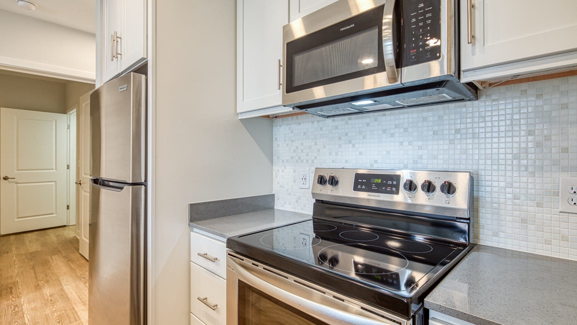 2801_e_main_st_apt_726_kitchen_reddoor_18
