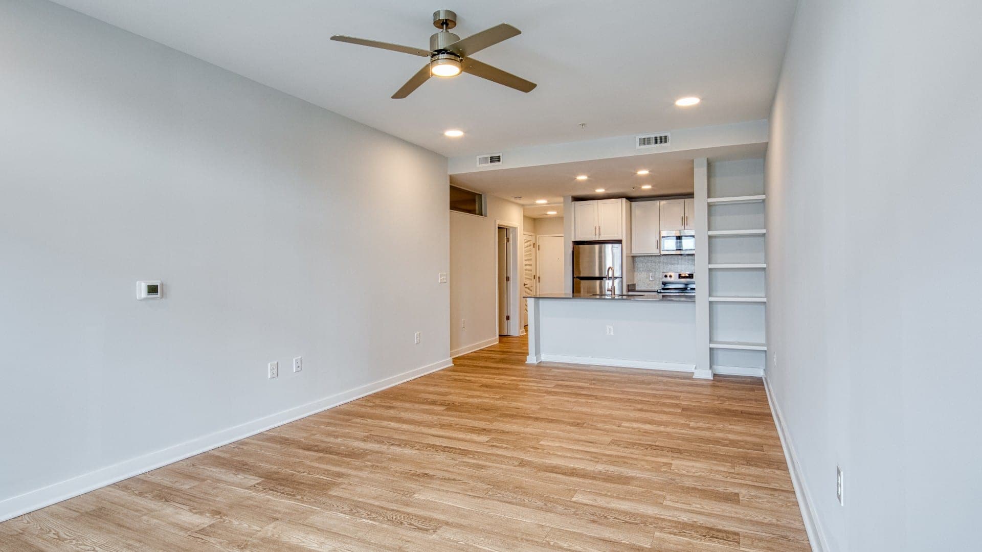 2801_e_main_st_apt_726_living_room_reddoor_18