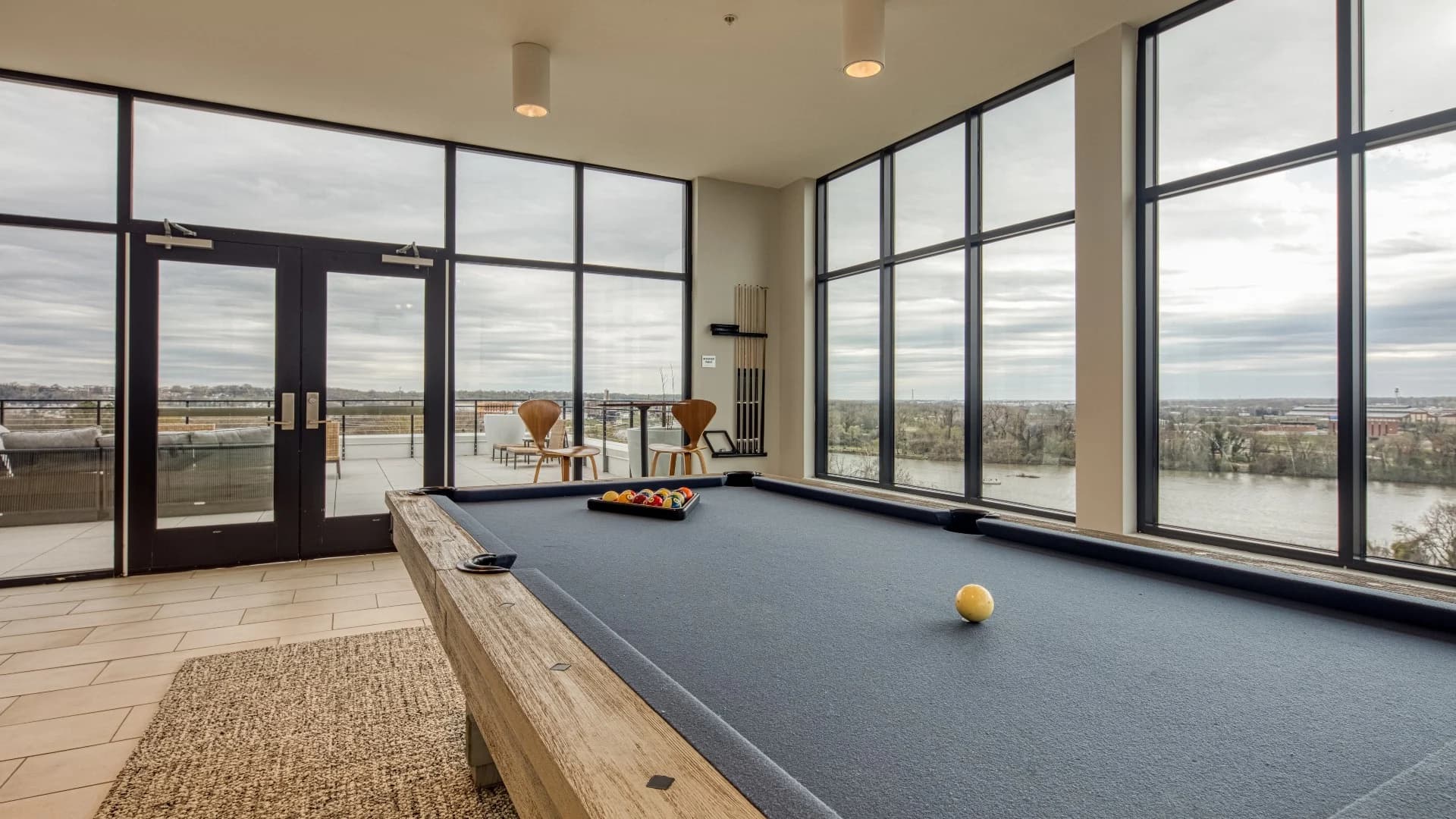 shiplock_views_sky_lounge_reddoor_09 (1)
