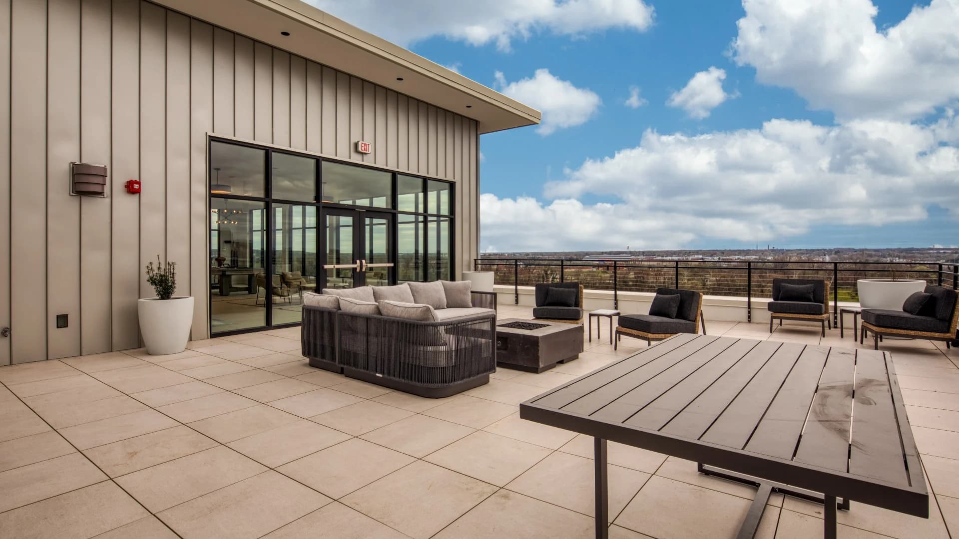shiplock_views_sky_lounge_reddoor_18